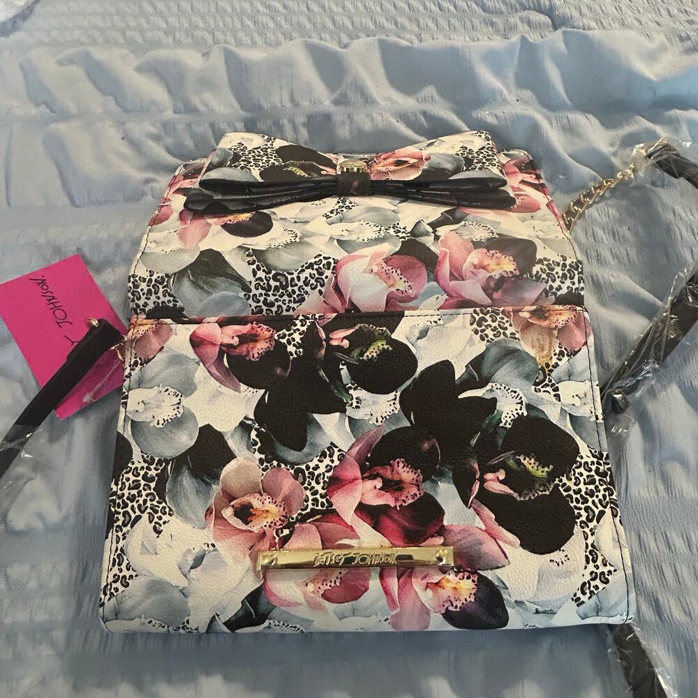 Betsey Johnson Floral Bow Crossbody Wallet Purse Chain Strap NWT